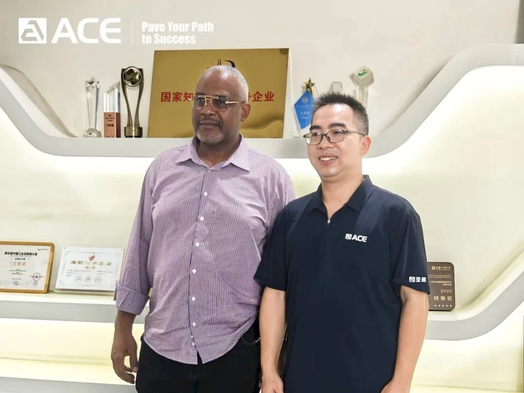 7月酷暑挡不住国际合作热情！喀麦隆客户莅临亚建科技实地验厂