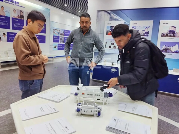 南美洲客户来访亚建科技