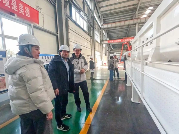 塔吉克斯坦伙伴来访亚建科技集团