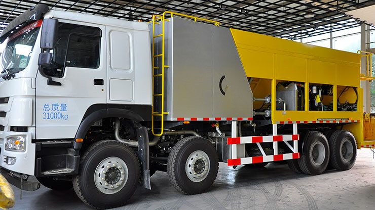 稀浆封层车