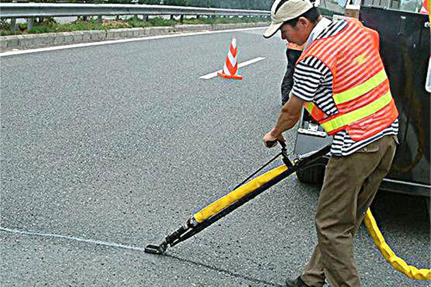 道路裂缝密封